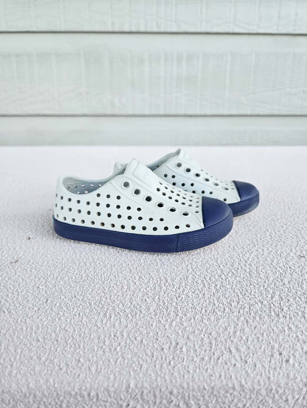 Native Jefferson Navy Blue Grey SZ C5 Slip-On Breathable Water Shoes